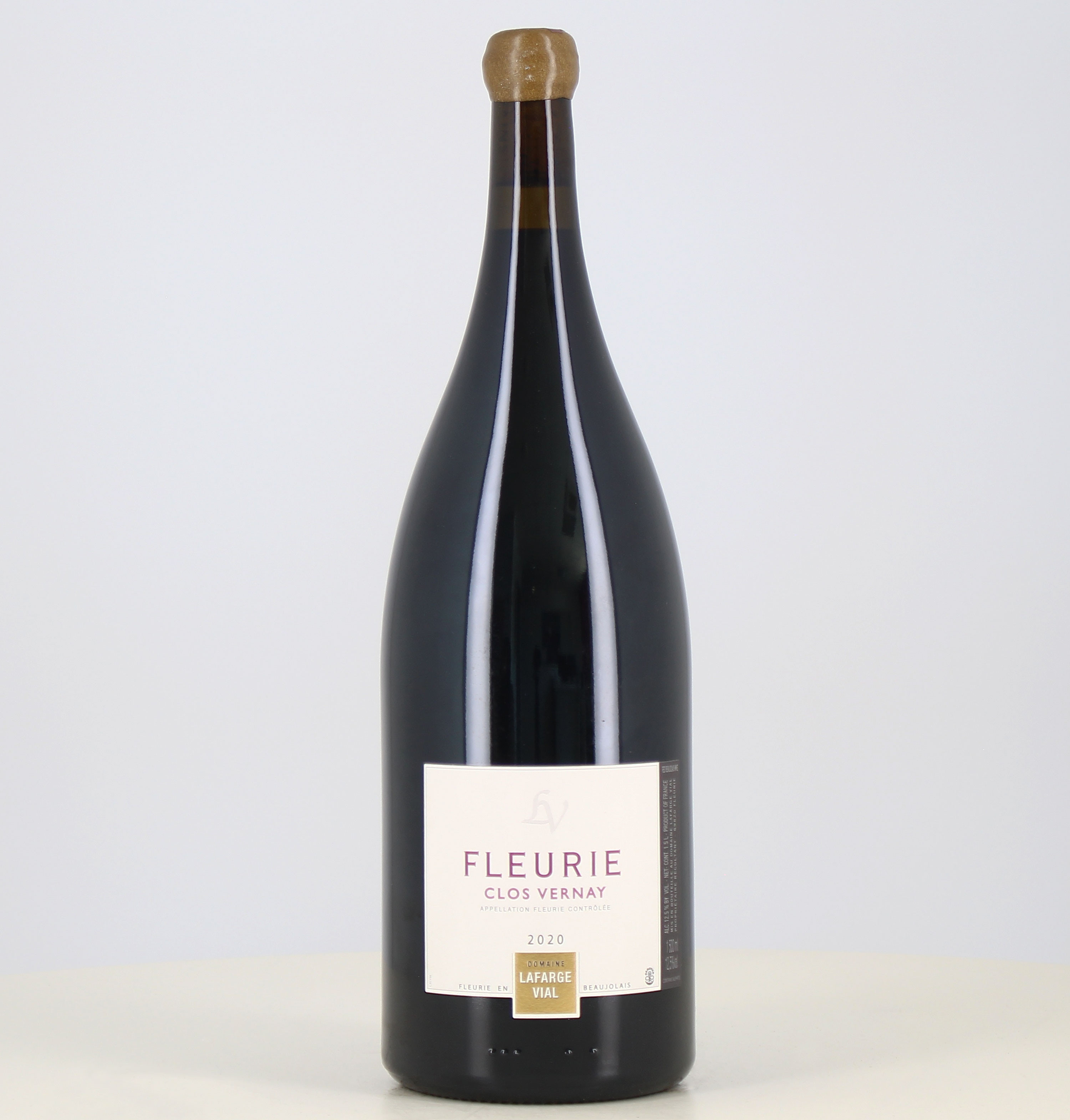 Magnum di vino rosso Fleurie Clos Vernay dell'azienda Lafarge Vial 2020. Magnum di vino rosso Fleurie Clos Vernay dell'azienda Lafarge Vial 2020.