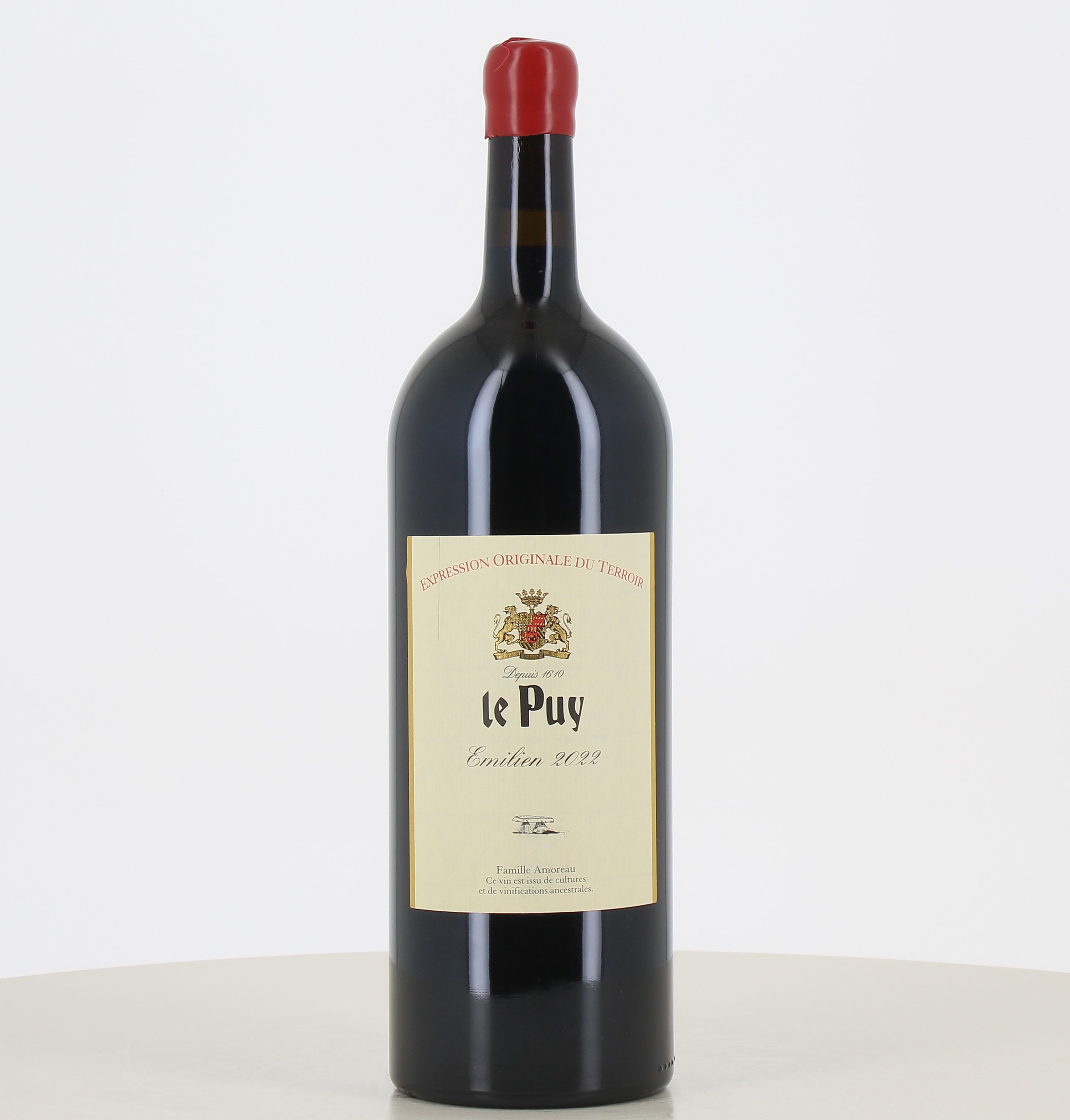 Vino tinto Magnum Le Puy Emilien 2022. 